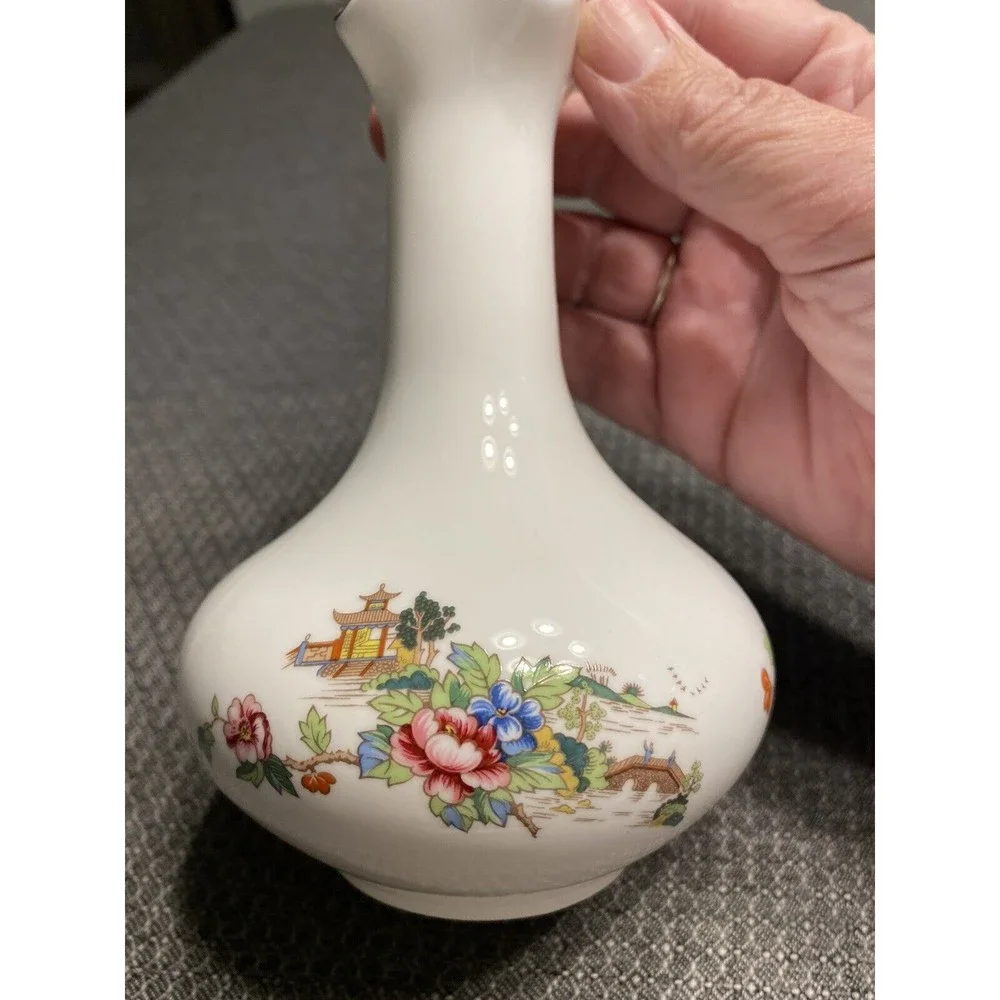 Vtg Crown  Staffordshire Bone China Pagoda Floral 5 7/8” Bud Vase England